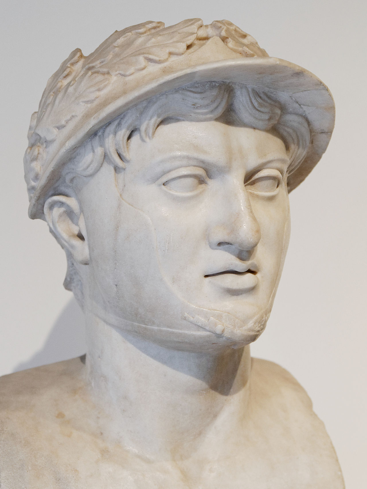 Marble portrait bust of Pyrrhus of Epirus, Roman copy after a Greek original of the 3rd century BC